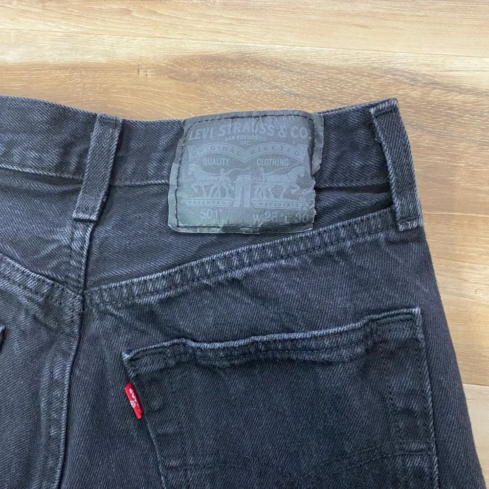 Levi's 501 Jeans Size 28x28 Straight Leg 100% Cotton Black Denim Mens
